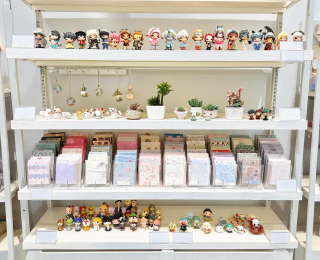 Collectible shelf styling